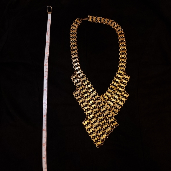 Vintage Gold Chainmail V-shape Necklace - Picture 4 of 4